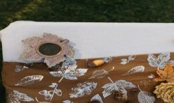 BOUGEOIR FEUILLES D'ERABLE EN BOIS CHOCOLAT ET PAILLETTES OR