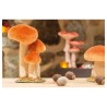 DECORATION 3 CHAMPIGNONS BRUN ORANGE SUR SOCLE EN BOIS MOUSSE  11 X 8 X  18 CM  DECORATION 3 CHAMPIGNONS BRUN ORANGE SUR SOCLE EN BOIS MOUSSE  11 X 8 X  18 CM