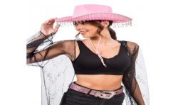 CHAPEAU DE COWBOY ROSE AVEC CHAINE DE STRASS EN PENDENTIF TOUT AUTOUR