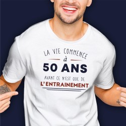 T SHIRT 50 ANS LA VIE COMMENCE TAILLE M