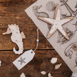 4 DECORATION ETOILES DE MER BOIS COQUILLAGES ET SABLE IRISES 14.5 CM 