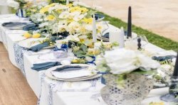 CHEMIN DE TABLE DOLCE VITA BLANC, BLEU ROI ET JAUNE 28 CM X 5M