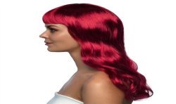 PERRUQUE CHEVEUX LONGS AVEC FRANGE CHIQUE ROUGE RUBIS