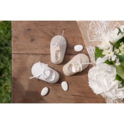 4 CHAUSSONS CONTENANT DRAGEES COULEUR ECRU OU NATUREL