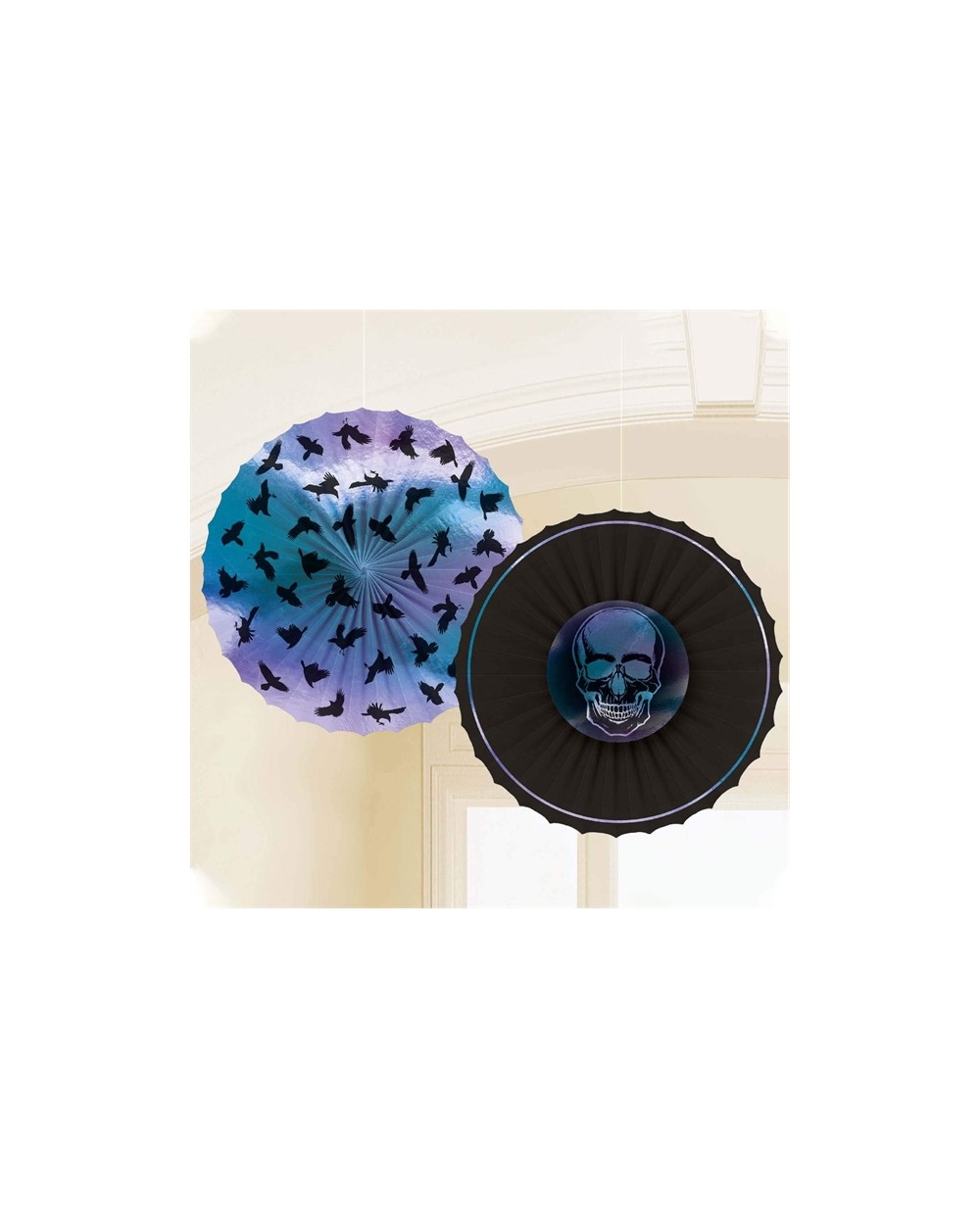 DECORATION HALLOWEEN COCARDE EN PAPIER AVEC TETES DE MORT IRISEES
