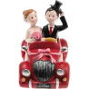 COUPLE DE MARIES RESINE VOITURE ROUGE 18 X 10 X 14.5 CM